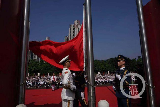 如何在演唱会上向女友求婚？